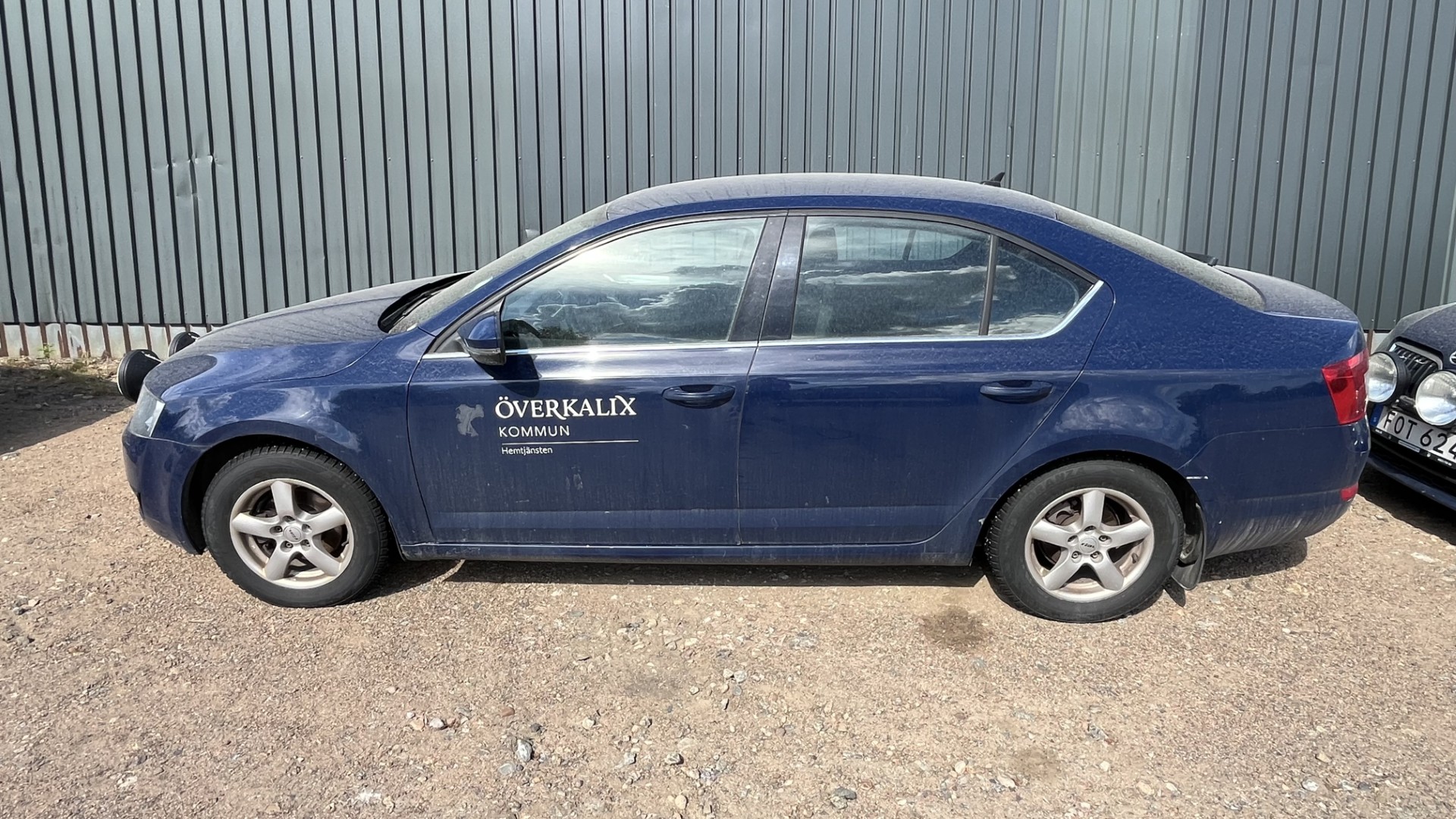 Bilar säljs på anbud: image