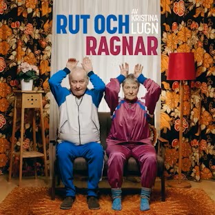 En man och en kvinna sitter bredvid varadra på varsin stol och håller upp händerna vid huvudet