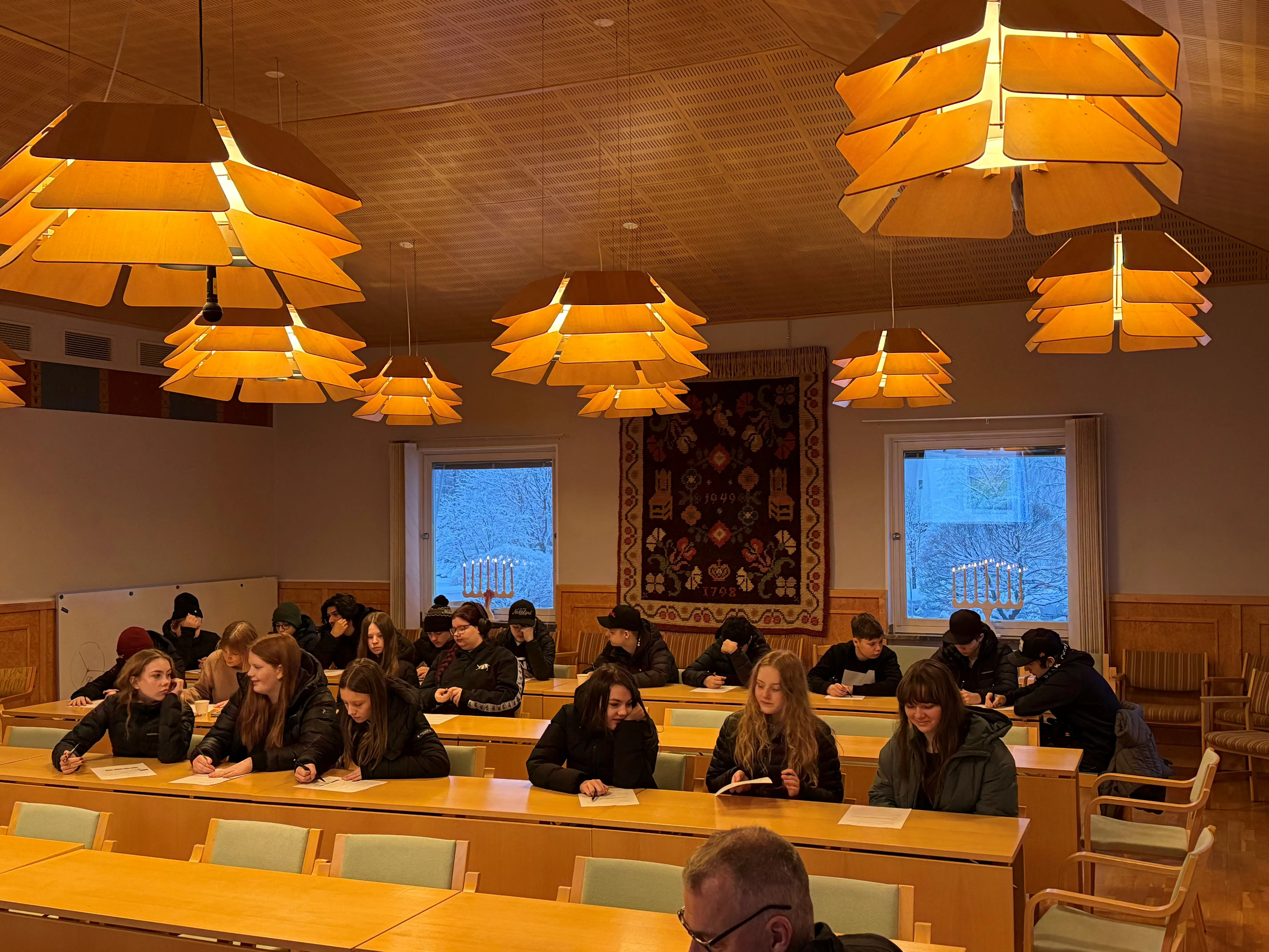 högstadielever i sessionsalen
