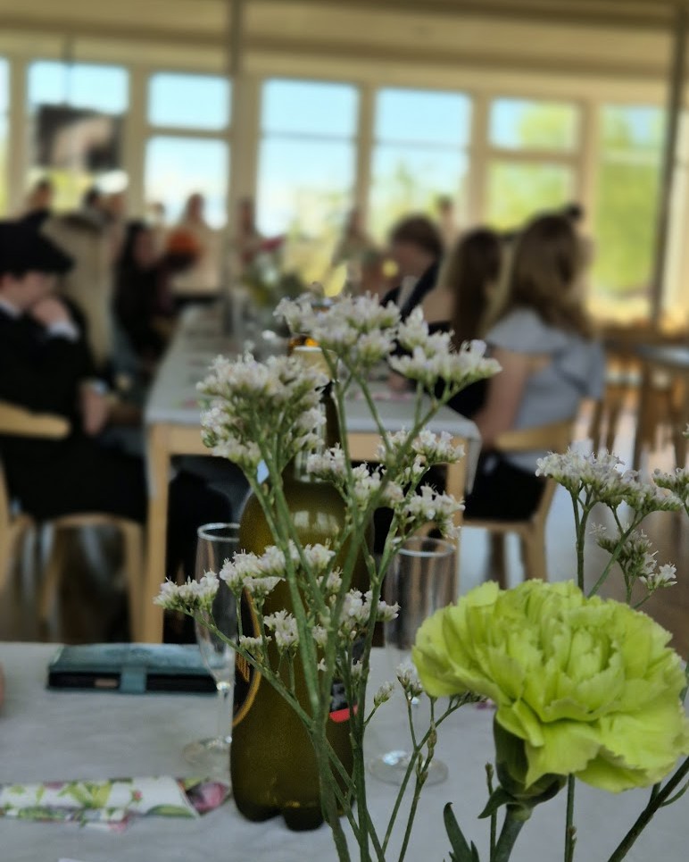 Traditionsenlig middag för avångseleverna i åk 9: image