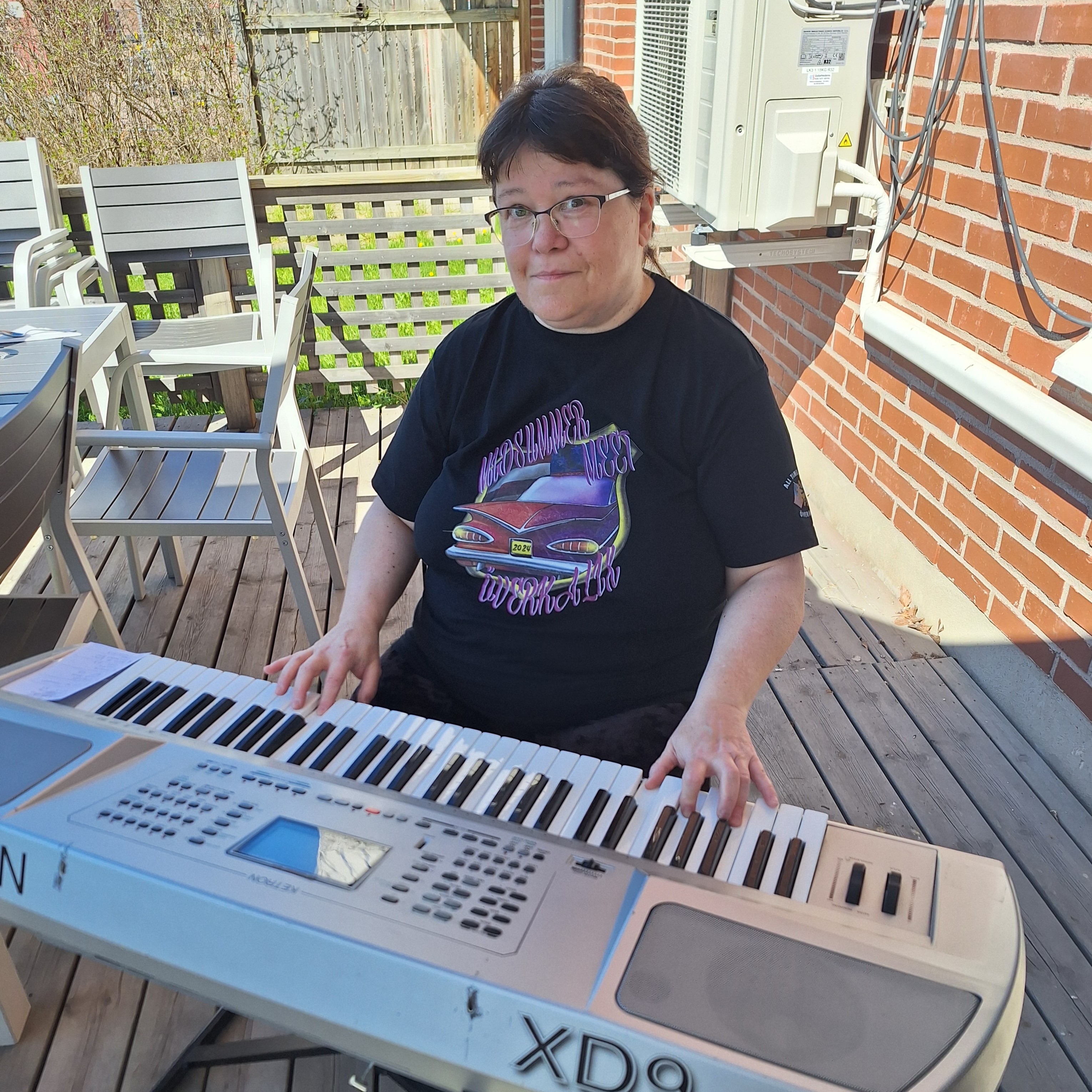kvinna vid keybord