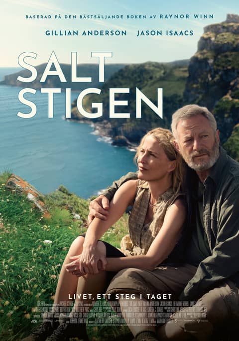filmaffisch för filmen saltstigen, en man och en kvinna sitter på marken i naturen