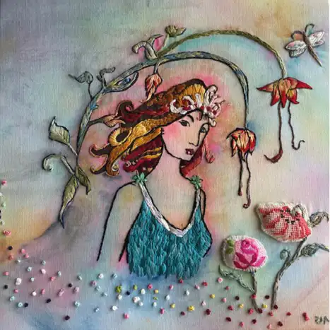broderad bild av en kvinna omgiven av blommor