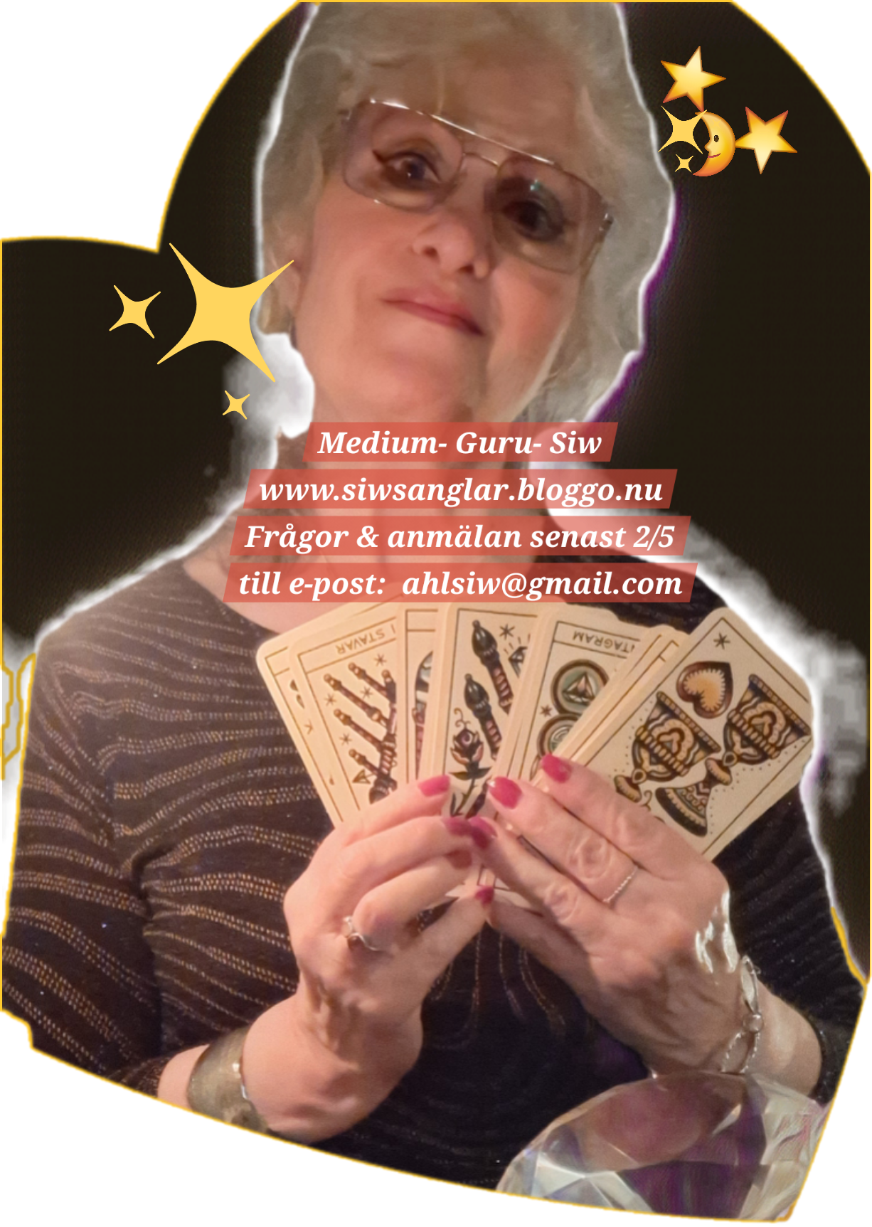 kvinna med tarotkort i handen