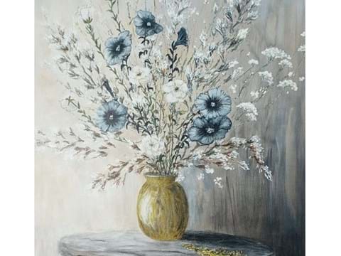målning med blå och vita blommor i en vas