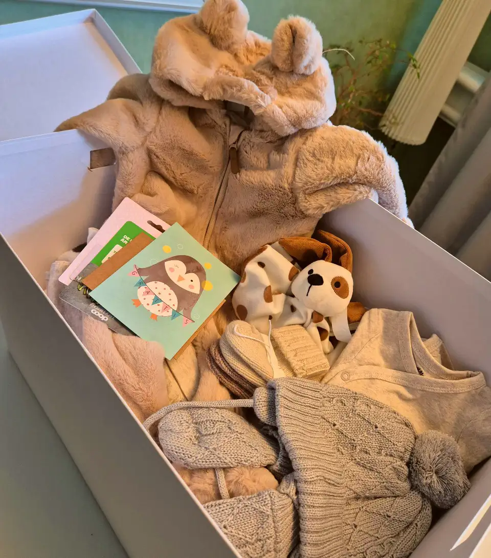 babysaker i en kartong