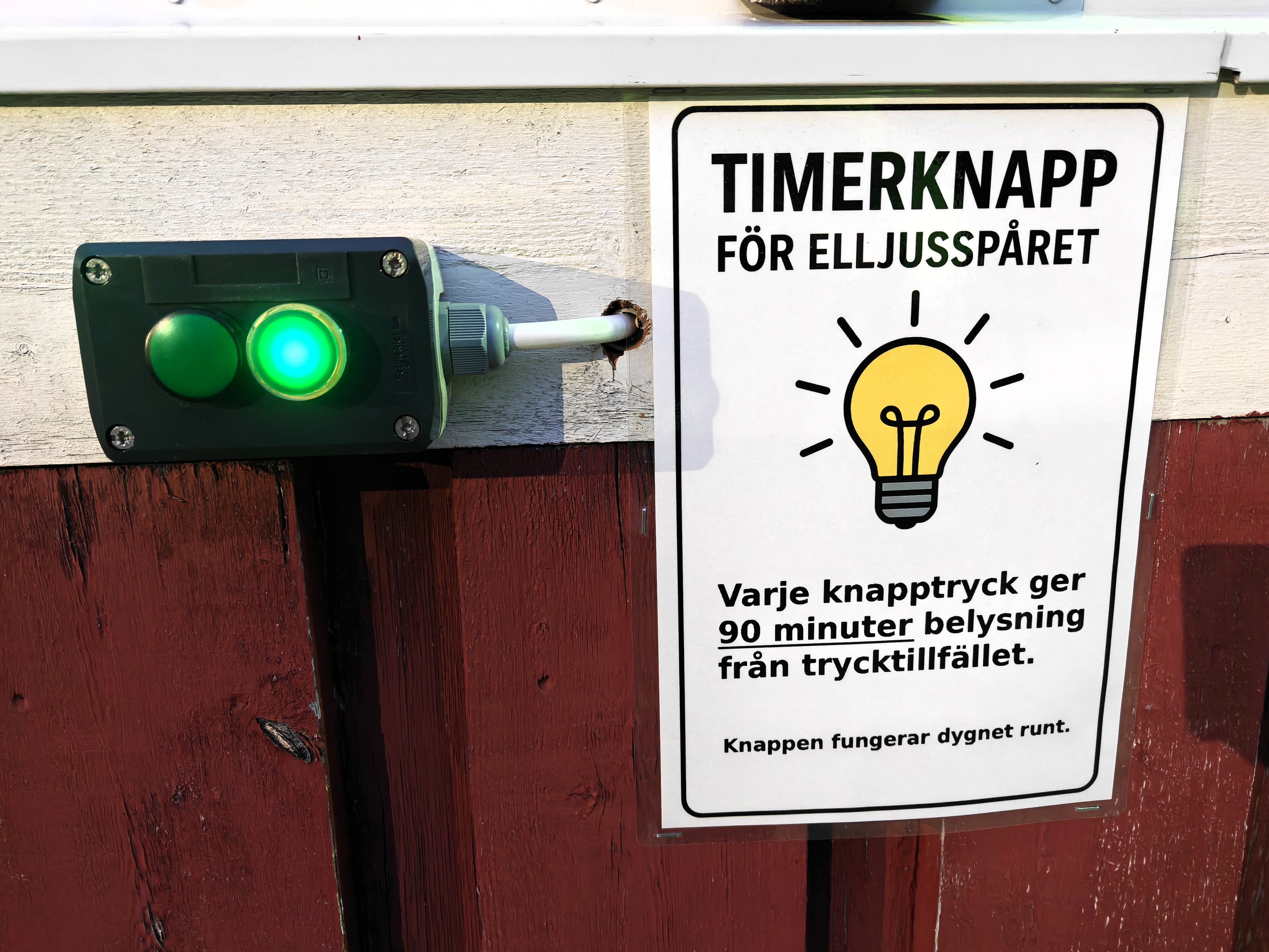 Timerknapp för belysning längs elljusspåren